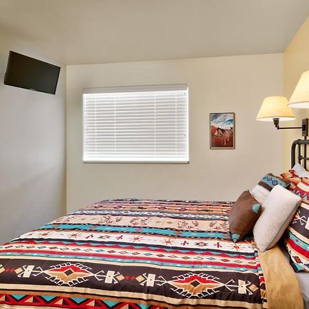 2A Relaxing Redcliff Condo Моуаб Екстериор снимка