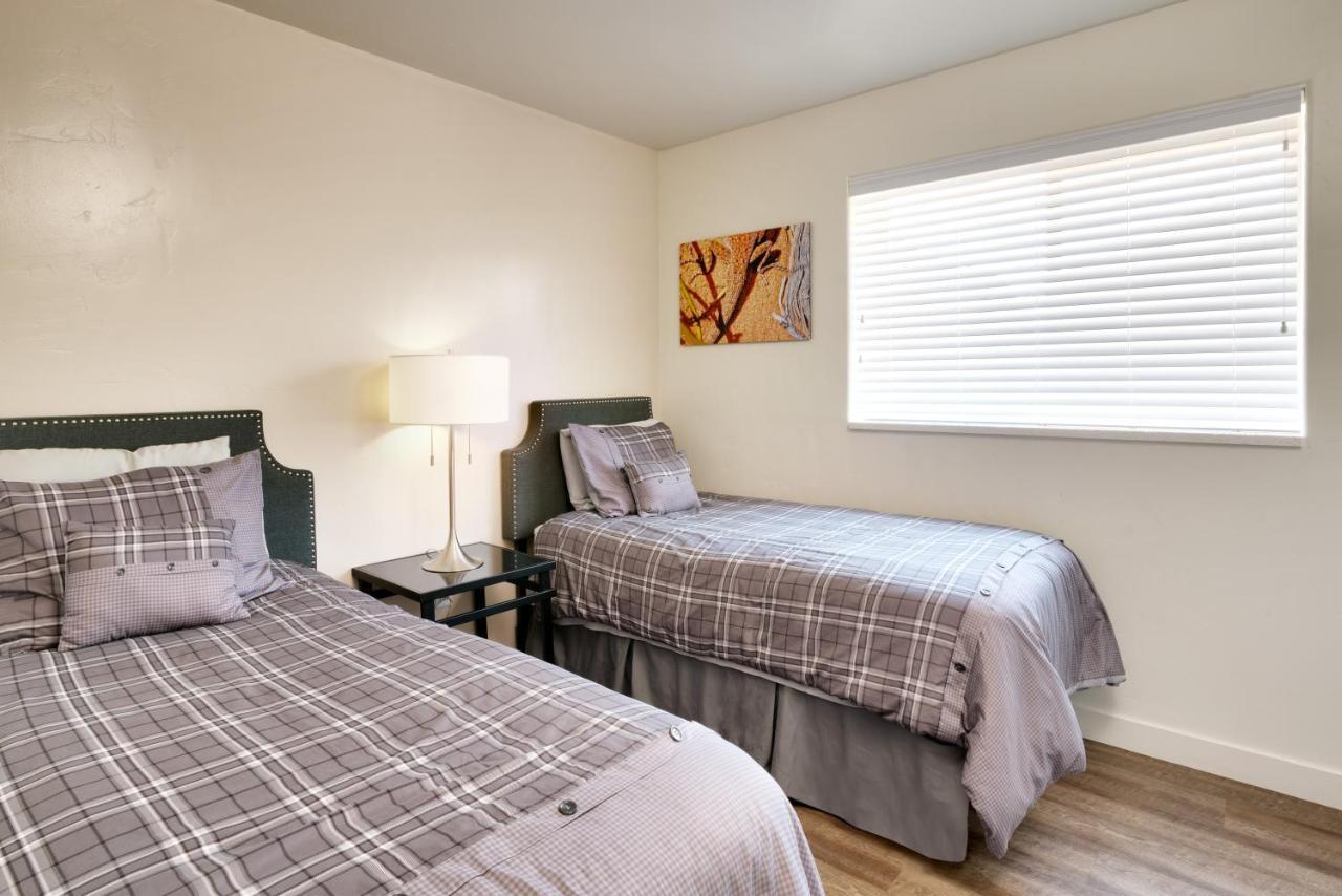 2A Relaxing Redcliff Condo Моуаб Екстериор снимка