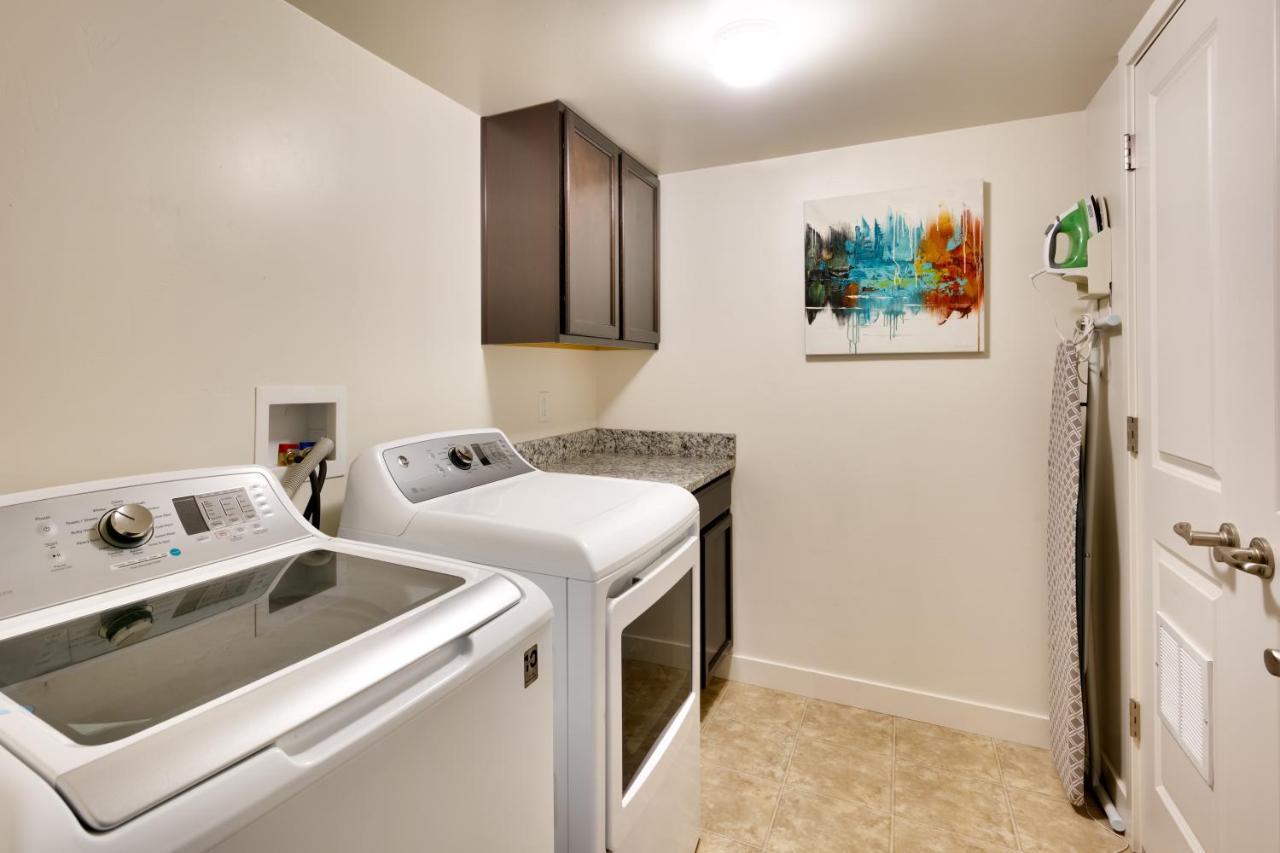 2A Relaxing Redcliff Condo Моуаб Екстериор снимка